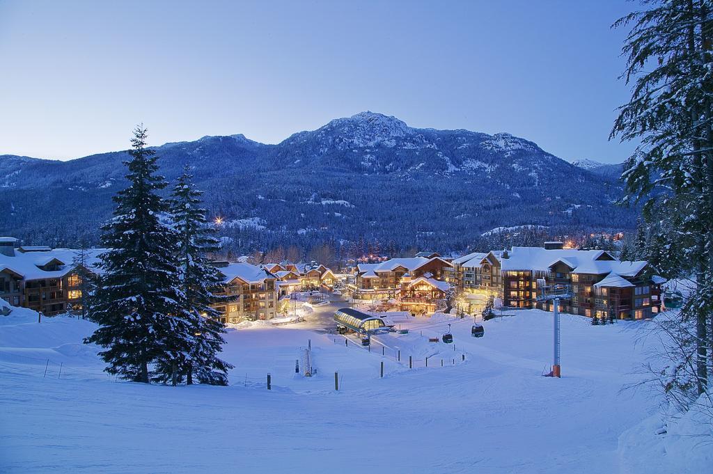 First Tracks Lodge Уистлер Экстерьер фото