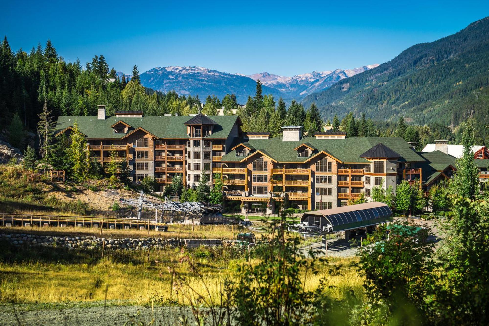First Tracks Lodge Уистлер Экстерьер фото