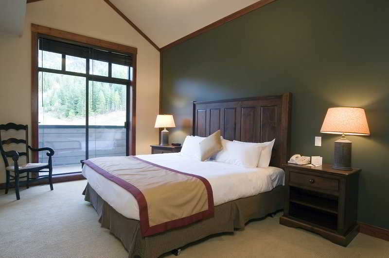 First Tracks Lodge Уистлер Экстерьер фото