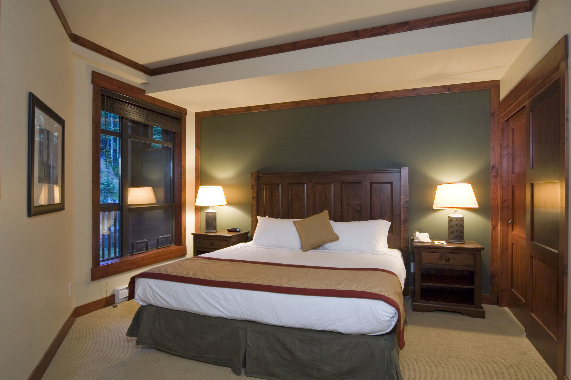 First Tracks Lodge Уистлер Экстерьер фото