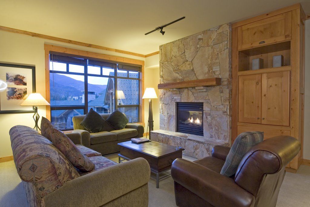 First Tracks Lodge Уистлер Экстерьер фото