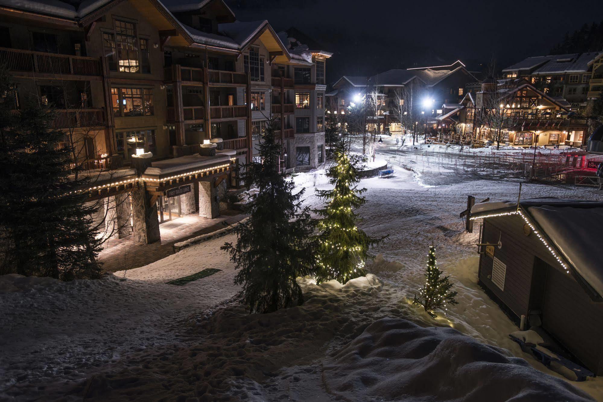 First Tracks Lodge Уистлер Экстерьер фото